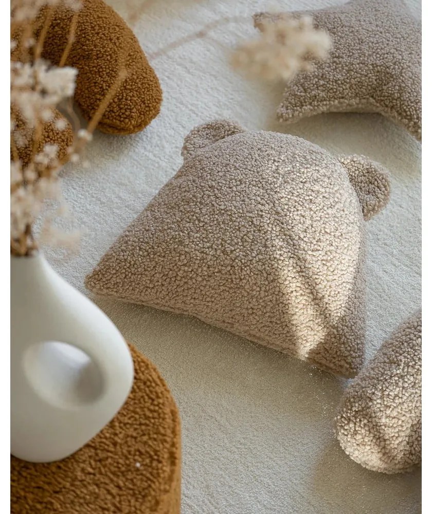 Svetlohnedý detský pohovkový vankúš z textílie buklé Bear – Wigiwama