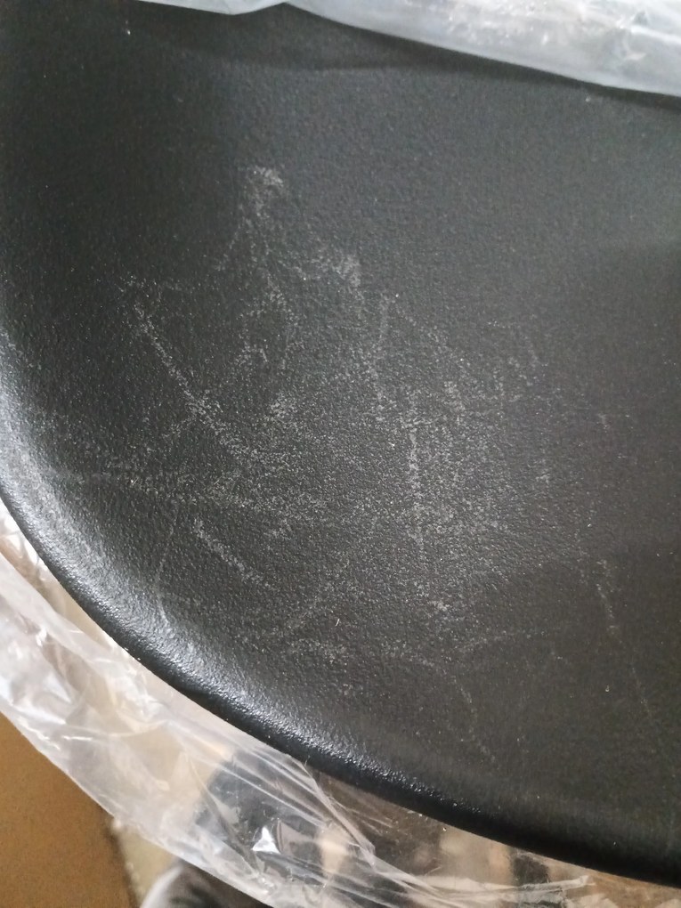 AKCIA Čierna stolička BALI MARK s čiernymi nohami II. akosť