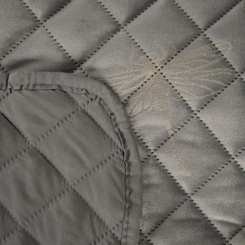 EUROFIRANY Zamatový prehoz, vyrobený technikou "hot press" s potlačou fólie 170 cm x 210 cm strieborná 100 % polyester Rozmery textílií: 170 cm x 210 cm