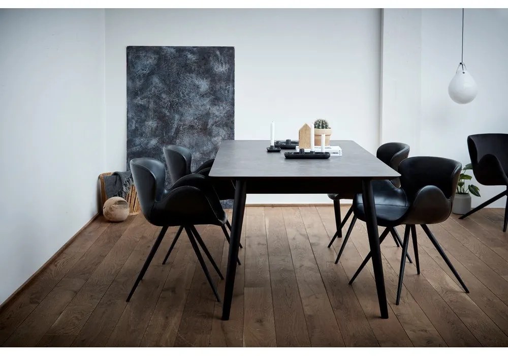 Čierne čalúnené jedálenské kreslo s podrúčkami Gaia – DAN-FORM Denmark