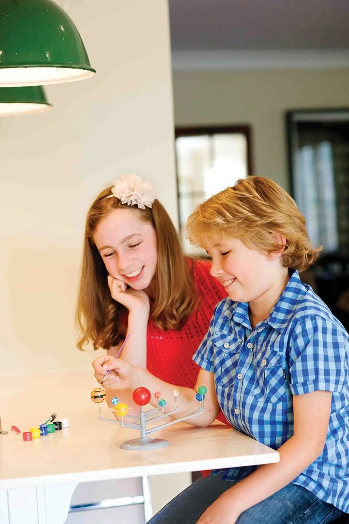 Model slnečnej sústavy - svietiaci v tme