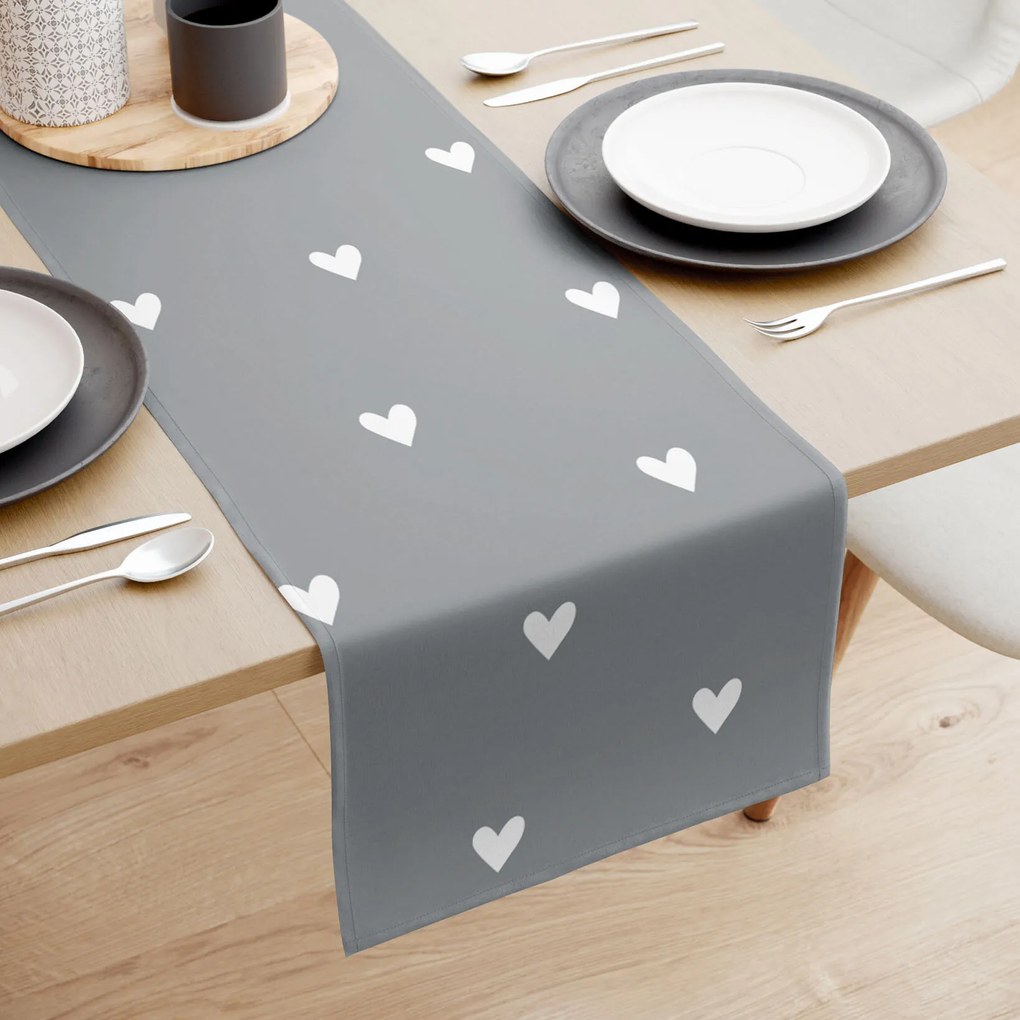 Goldea behúň na stôl 100% bavlnené plátno - srdiečka na sivom 50x180 cm