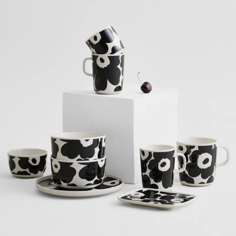 Hrnček Oiva Unikko 0,2l, čierno-biely