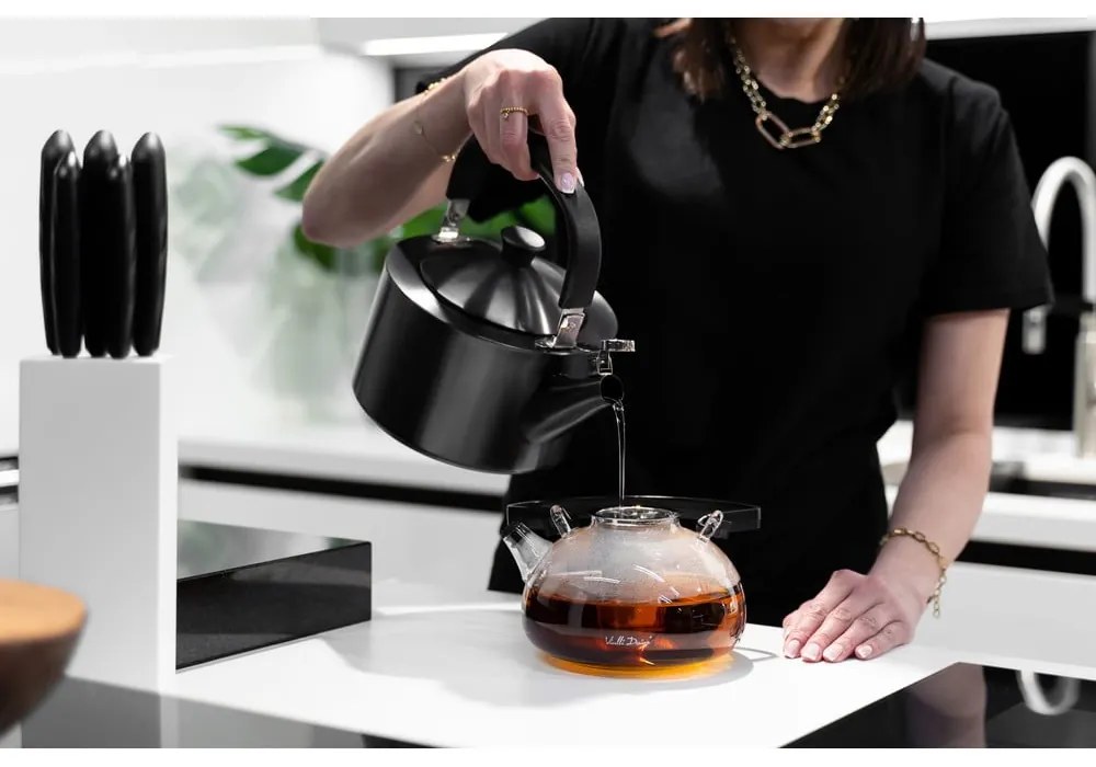 Čierna varná kanvica Vialli Design Diamante, 1,5 l