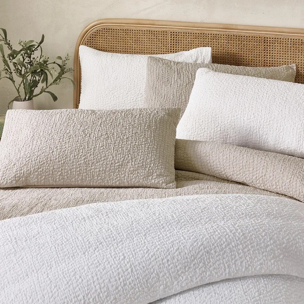 Biele krepové obliečky na dvojlôžko/predĺžené 230x220 cm Crinkle Seersucker – Catherine Lansfield