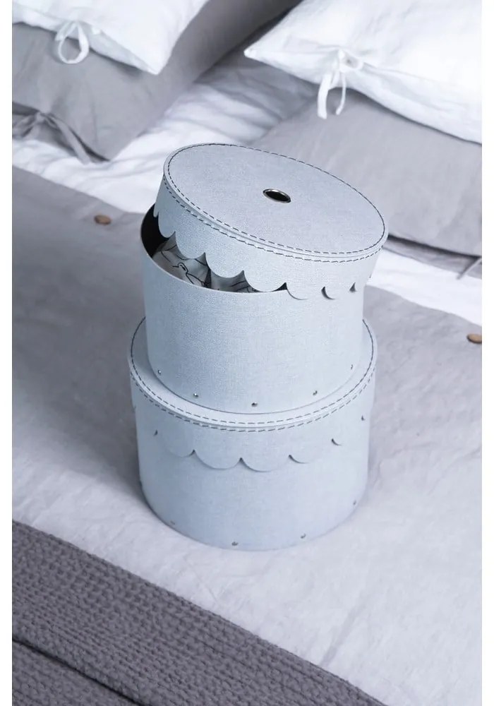 Svetlosivé kartónové úložné boxy s vekom v súprave 2 ks ø 26x17,5 cm Wilma – Bigso Box of Sweden