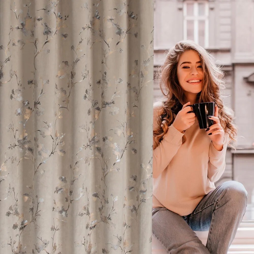 ZATEMŇOVACÍ ZÁVES NA PÁSKE SELENA 140X270 CM VZOROVANÁ