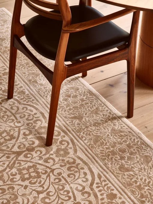 Koberec Agnella Regius Lumina tmavo béžový