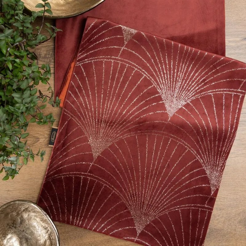 Dekorstudio Elegantný zamatový behúň na stôl BLINK 14 tehlový Rozmer behúňa (šírka x dĺžka): 35x140cm