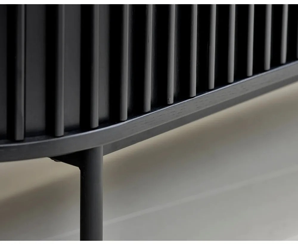 Čierna nízka komoda v dekore duba s posuvnými dverami 73x160 cm Siena – Unique Furniture