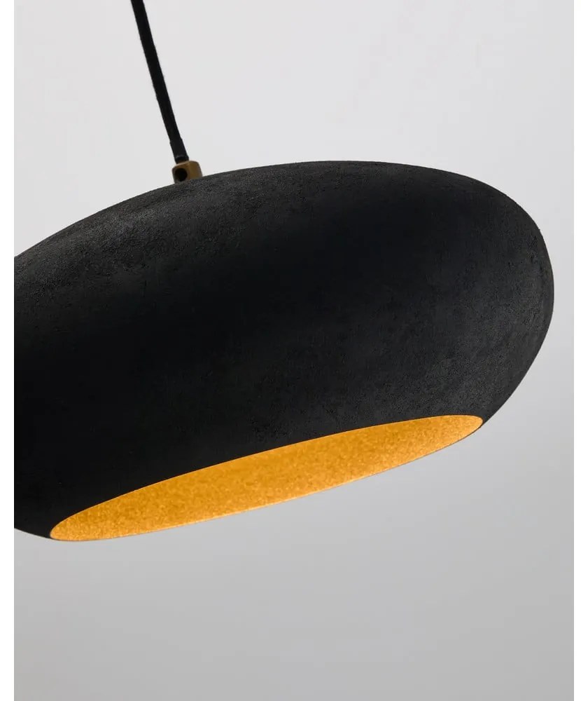 Čierne závesné svietidlo s kovovým tienidlom ø 30 cm Inda – Kave Home