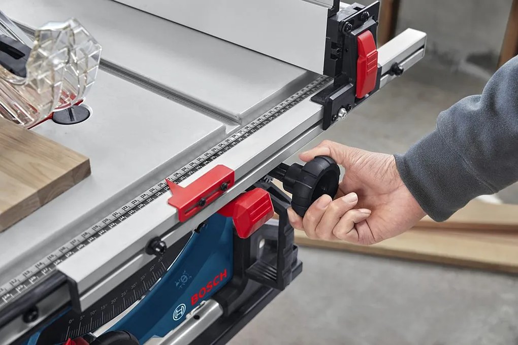 BOSCH GTS 70-216 PROFESSIONAL Stolná píla 0601B30600