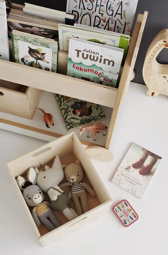 Drevená polica na kolieskach bez boxu