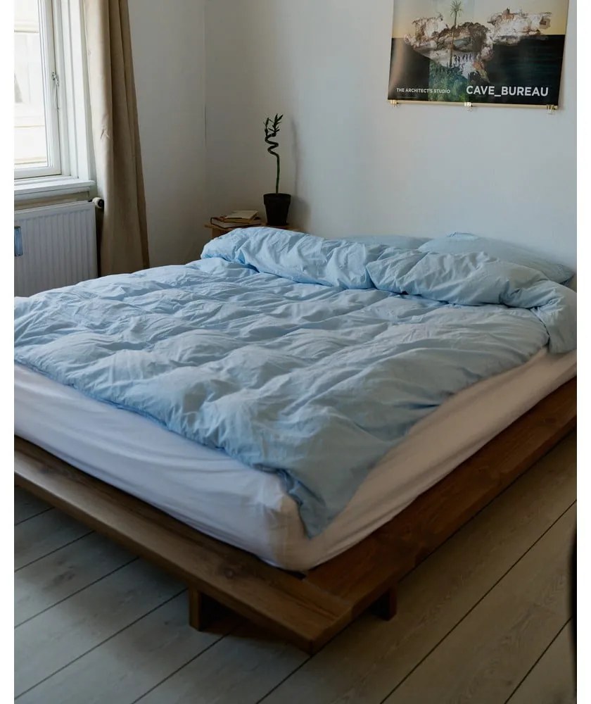 Hnedá dvojlôžková posteľ z borovicového dreva s roštom 140x200 cm Japan – Karup Design