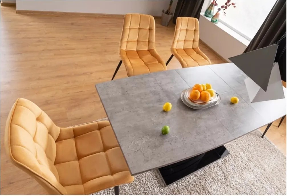 SI Elegantná zamatová stolička kari