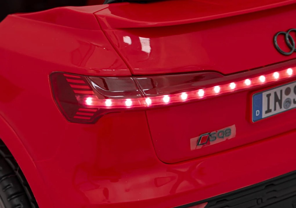 Ramiz Audi SQ8 Červená