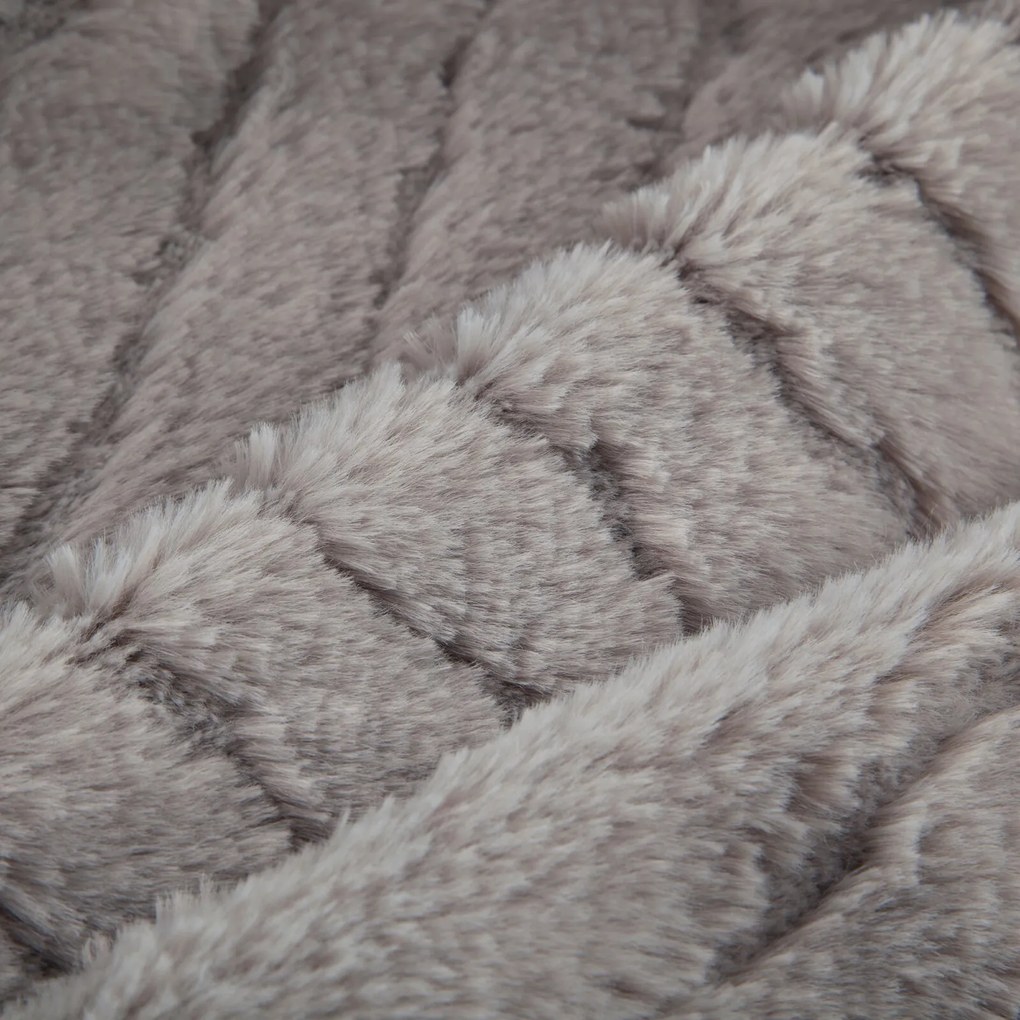 CHLPATÁ DEKA KATE 150X200 CM STRIEBORNÁ