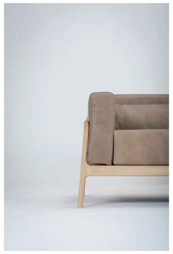 Svetlohnedá pohovka z byvolej kože s konštrukciou z masívneho dubového dreva Gazzda Fawn, 210 cm