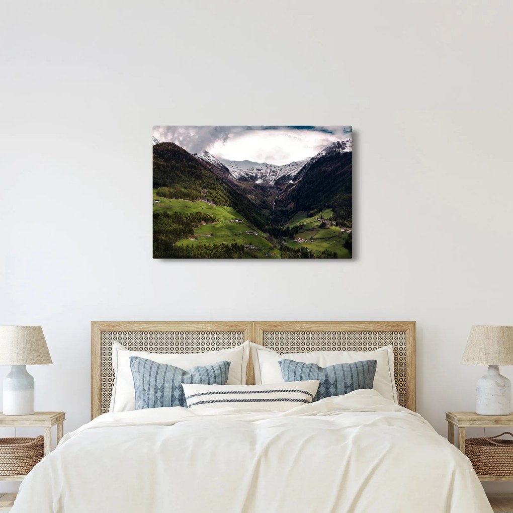Obraz - Údolie pod horami (90x60 cm)