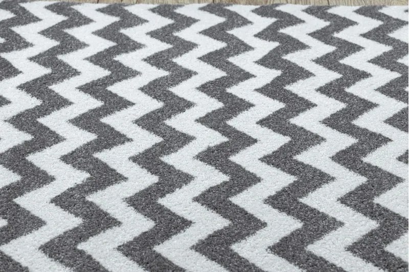 Kusový koberec SKETCH MIKE sivý / biely - Cikcak