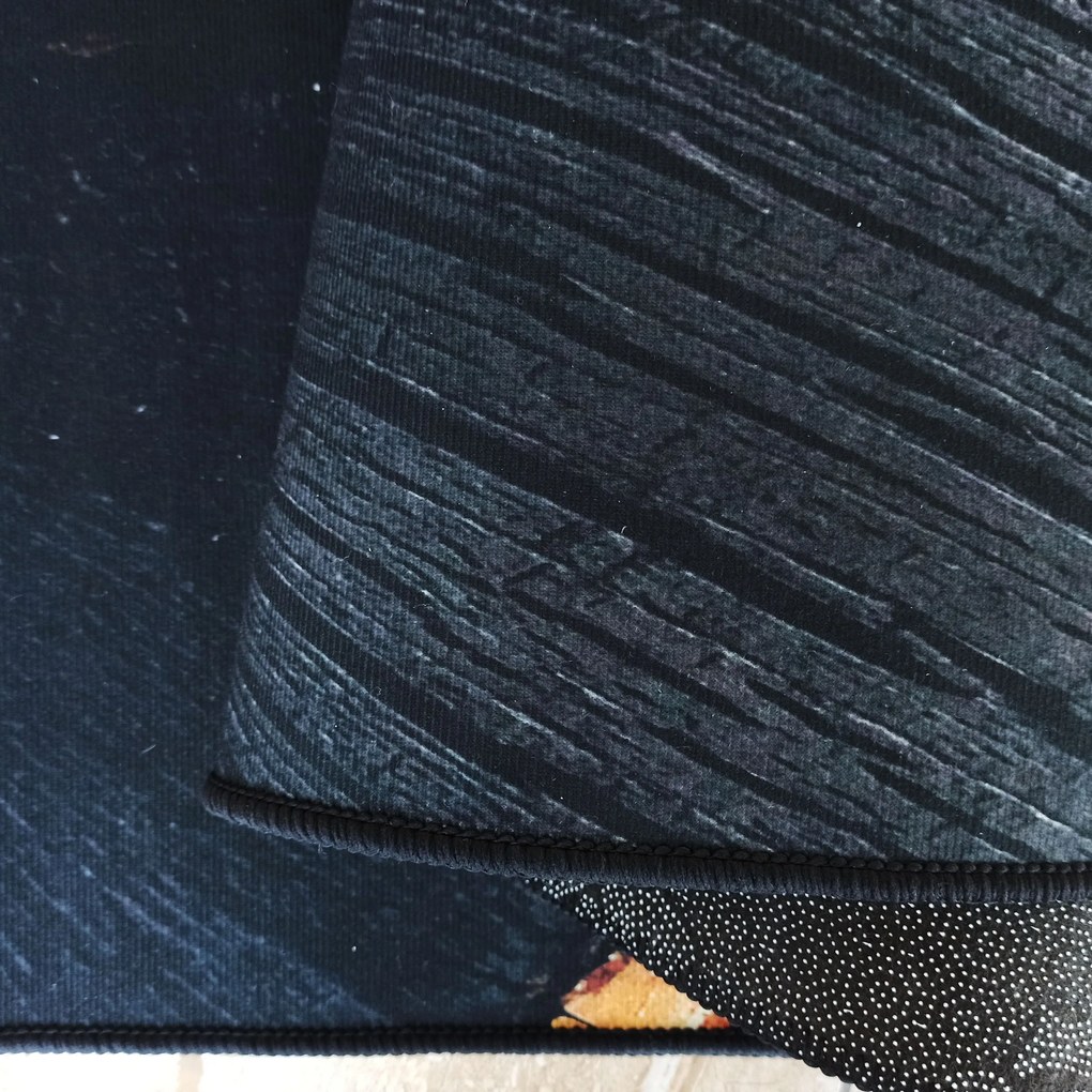 DY Čierno-zlatý koberec s motívom dreva Black N 11 Rozmer: 60x100 cm