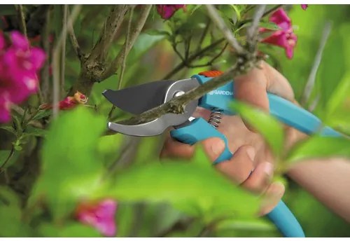 Záhradnícke nožnice Gardena Classic dvojčepeľové