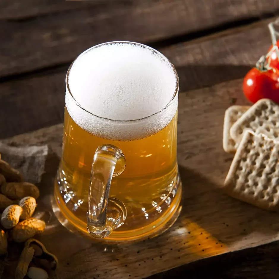 Dekorant Ručne fúkaný polliter na pivo s gravírovaním Chmeľ 02 500 ml 1KS