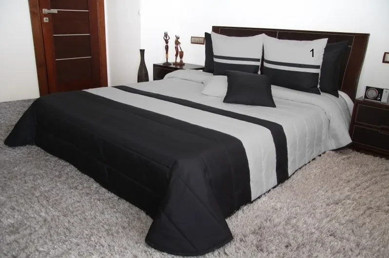 Prešívaná prikrývka na dvojposteľ v čiernej farbe so sivými pruhmi Šírka: 260 cm | Dĺžka: 240 cm