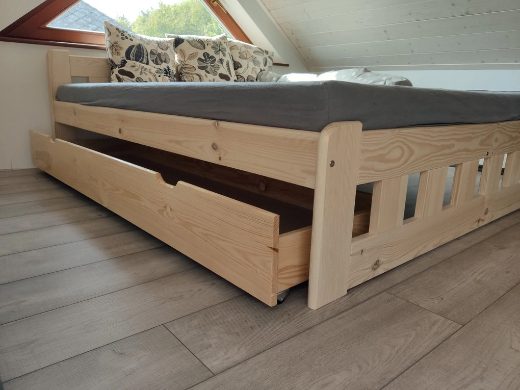 Posteľ Naomi zvýšená 180 x 200 cm, borovica Rošt: Bez roštu, Matrac: Matrac SOMMERA 18 cm