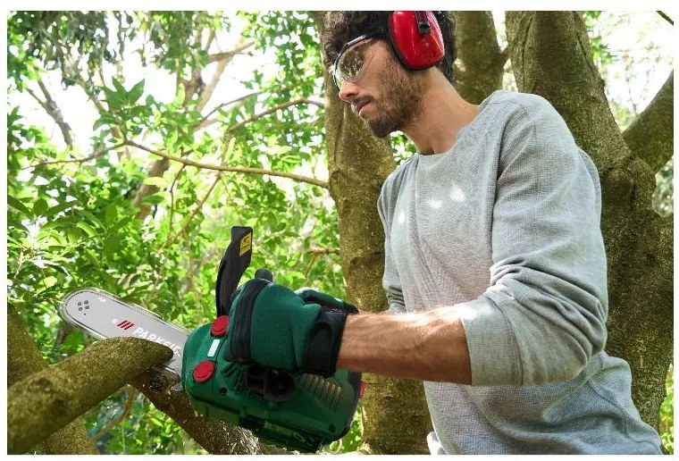 Parkside® Benzínová píla na ošetrovanie stromov Pbbps 700 A2 (100387404)