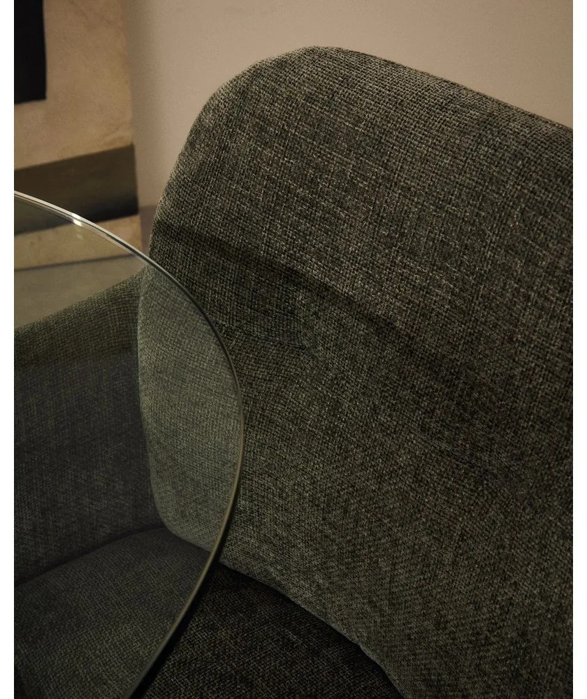 Tmavozelené čalúnené jedálenské kreslo s podrúčkami Dorina – Kave Home