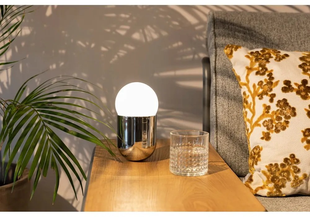 Stolová lampa v striebornej farbe Zuiver Gio