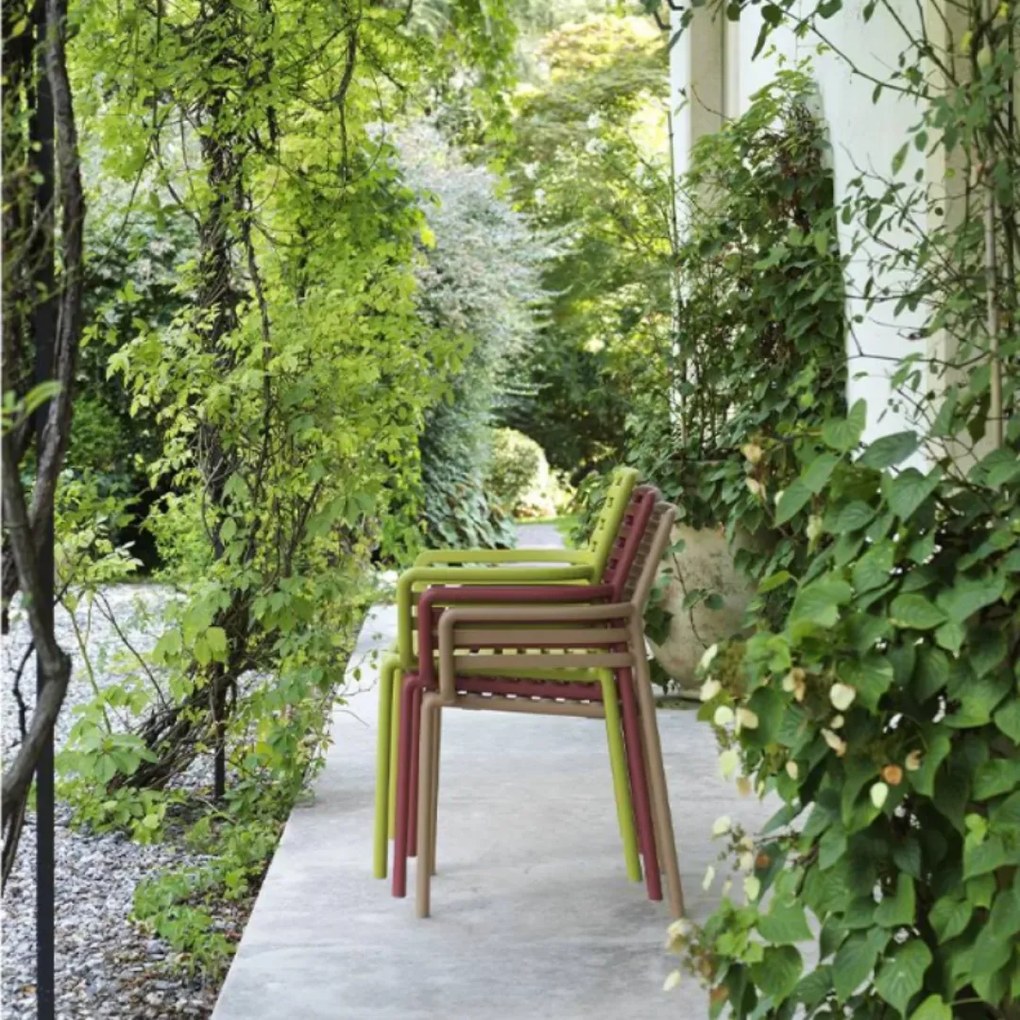DOGA ARMCHAIR záhradná stolička s podrúčkami cappuccino