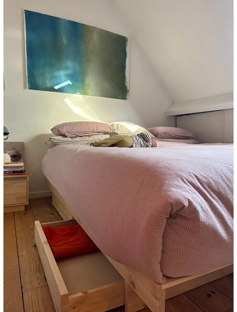 Dvojlôžková posteľ z borovicového dreva s úložným priestorom s roštom 140x200 cm v prírodnej farbe Kanso – Karup Design