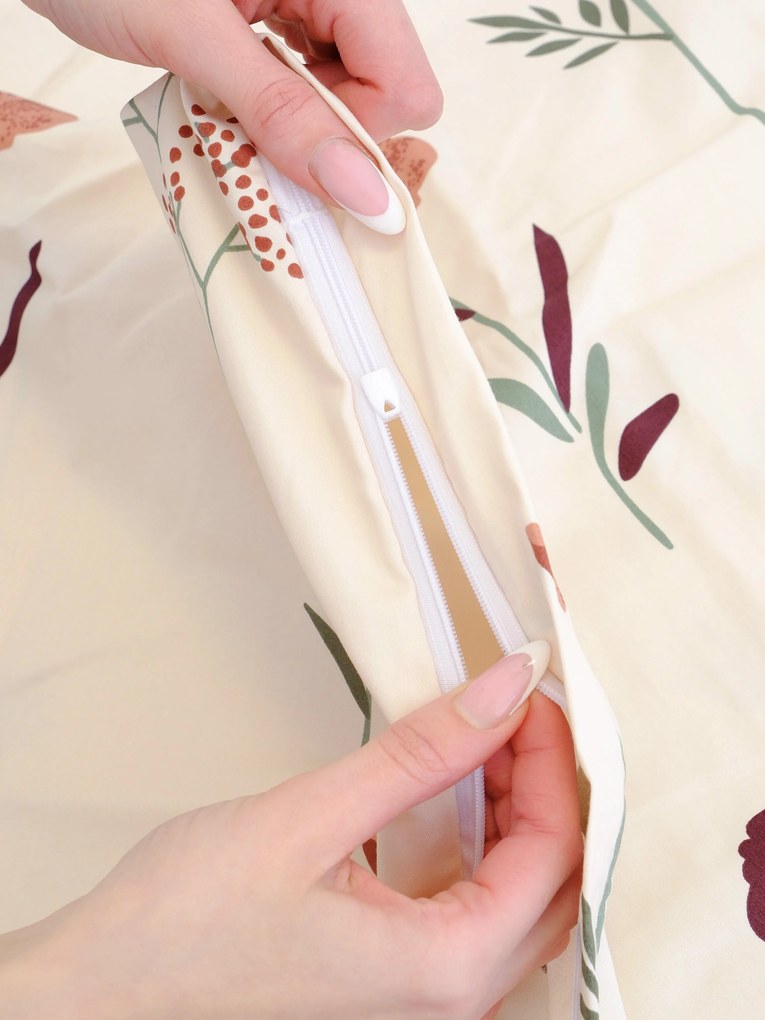 Saténová obliečka na vankúš 50 x 70 cm - Vlčie maky béžové