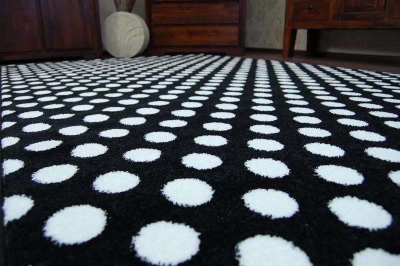 Kusový koberec SKETCH JAMIE biely / čierny - bodky