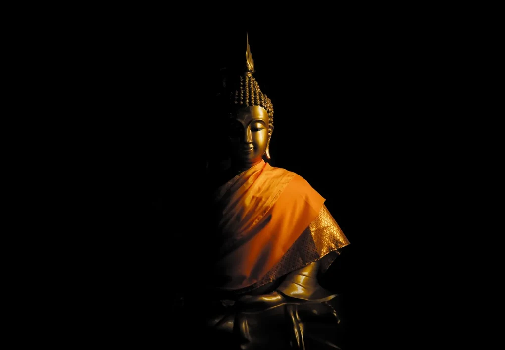 Fototapeta - Zlatá socha Budhu (147x102 cm)
