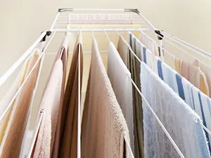 Sušák na prádlo Volis černý/bílý