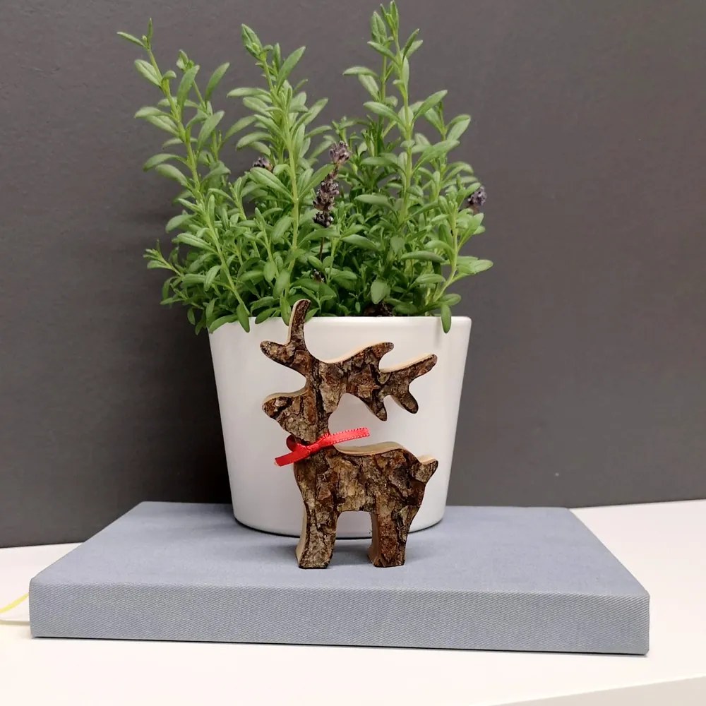 AMADEA Drevený jeleň s kôrou, masívne drevo, výška 8 cm