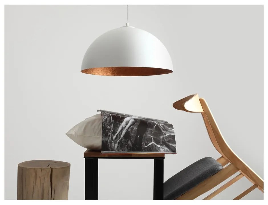 Biele závesné svietidlo s detailom v medenej farbe CustomForm Lord, ø 50 cm