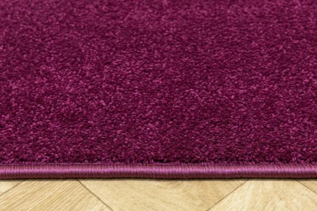 Metrážny koberec CAROUSEL 114 NSF fialový
