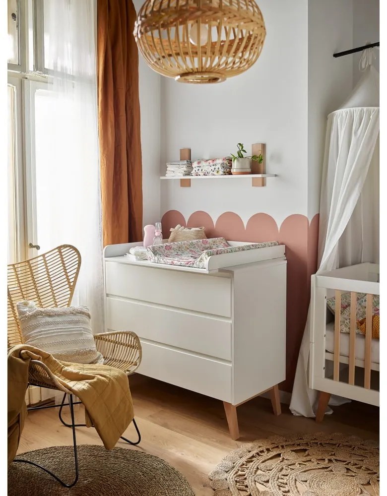 Biela detská komoda so zásuvkami Pinio Swing, 100 x 92 cm