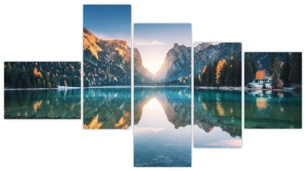 Obraz vodnej hladiny v horách