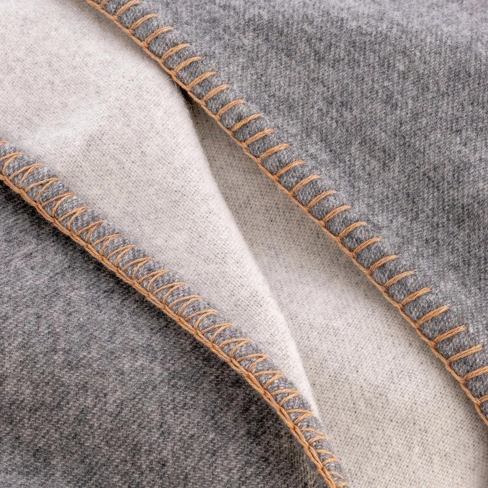 Sivá deka s prímesou vlny 145x200 cm Ahwi – Blomus