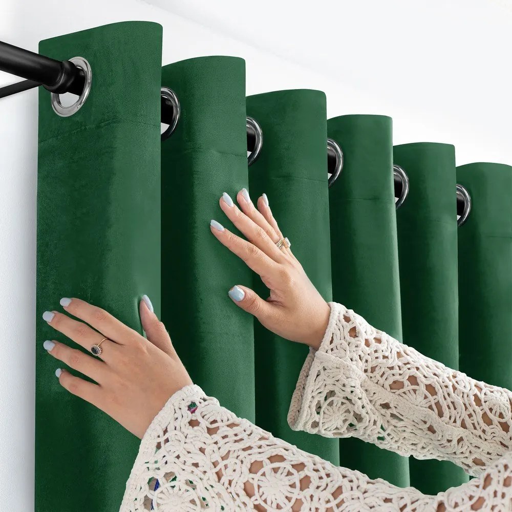 Zelený zamatový dimout záves 400x175 cm Velto – Filumi