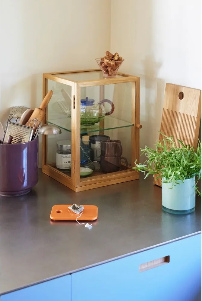 Vitrína v dekore duba v prírodnej farbe 30x42x30 cm Poetic – Hübsch