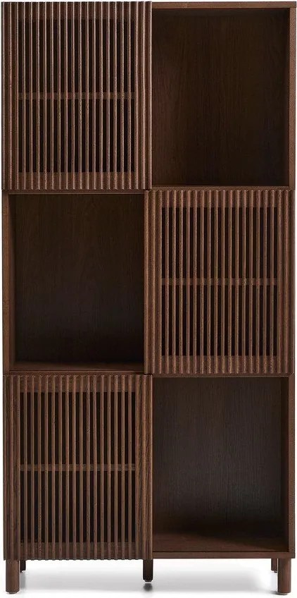 Tmavohnedá knižnica v dekore orecha s posuvnými dverami 84,5x170x42,5 cm Beyla – Kave Home