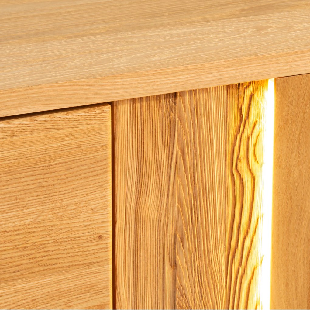 Komoda London 45 165 cm z masivu s LED osvětlením dub přírodní