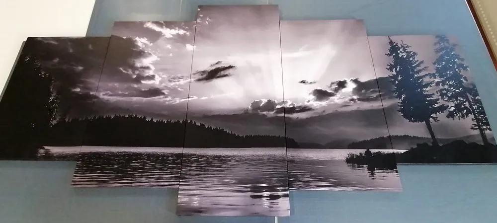 5-dielny obraz odraz horského jazera v čiernobielom prevedení - 200x100