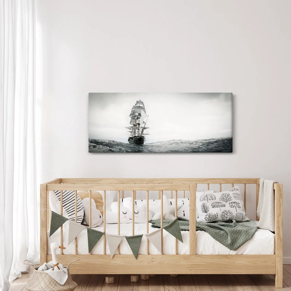 Obraz - Loď plávajúca po oceáne (120x50 cm)